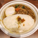 コンビニ ファミリーマート 新宿バンタイ監修ガパオライス(豚肉のバジル炒め)