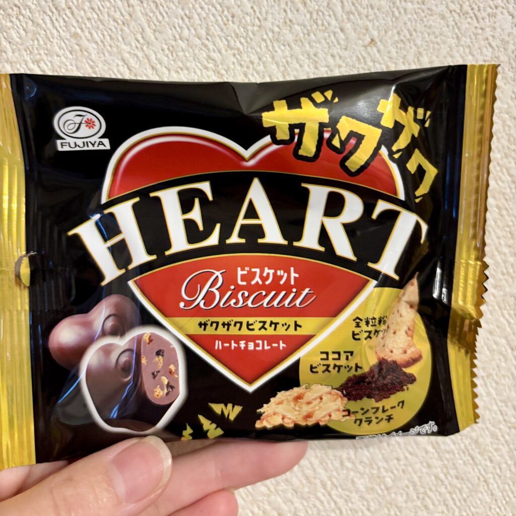 ハートチョコレートのザクザクビスケットが甘くておやつにピッタリ！ 小腹が減ったのでコーヒーに合いそうなお菓子をミニストップで購入。 昔からある不二家ハートチョコ