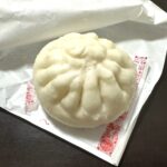 セブンイレブンの肉まんはふわふわ生地とゴロゴロ入った具材が魅力的！ホカホカ！ふわふわの食感が楽しめます！コンビニの商品の中でも、肉まんはよく食べる商品の上位に入