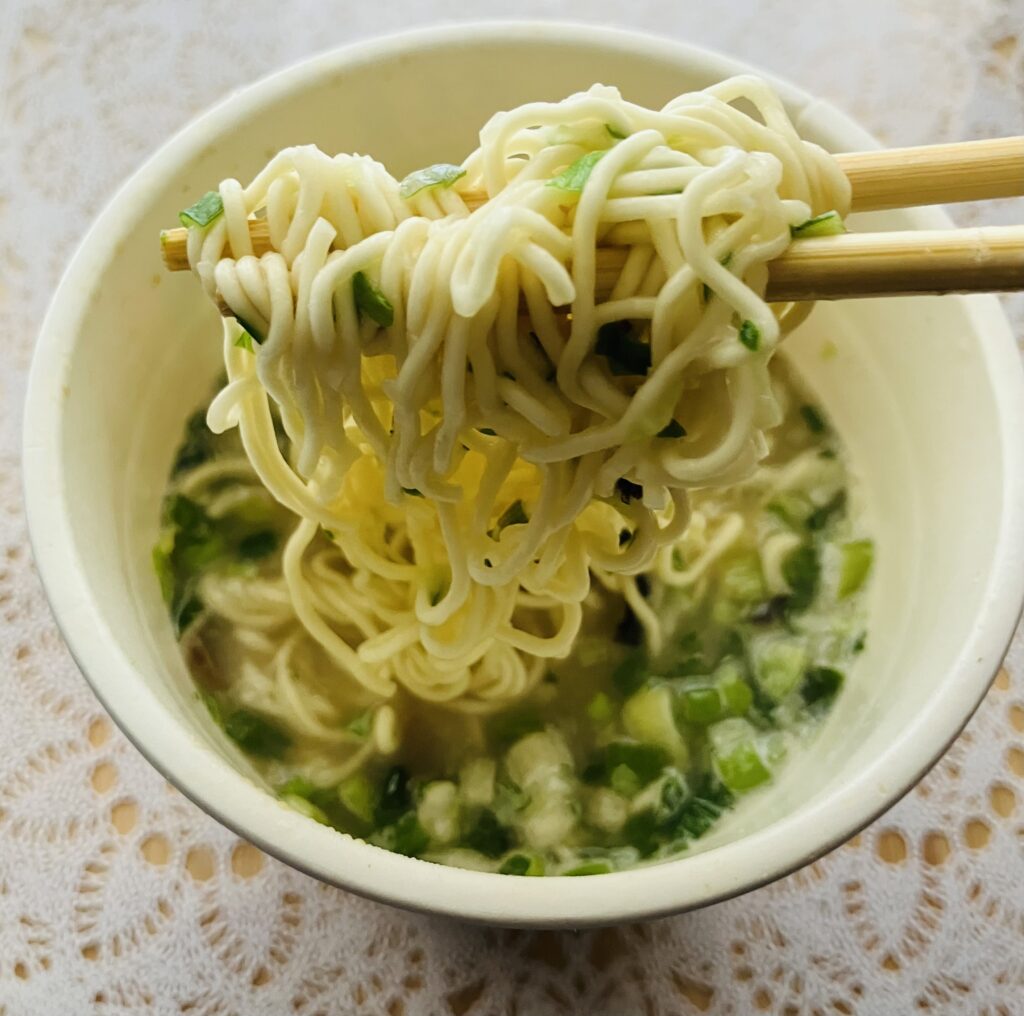 コンビニ セブンイレブン とんこつラーメン