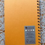 セブンイレブンのプライベートブランド商品には文房具もあるのですけど、ふと目に付いたので「リングノートA6方眼」を購入しました♪ メモするならスマホのメモ帳でいい