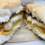 コンビニ ローソン デミソースの濃厚グラタンコロッケバーガー