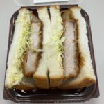 三元豚の厚切りロースカツサンド、食べてみました。 価格：495円（税込） カロリー：613kcal コンビニでお昼ごはん探してたら、まい泉監修のカツサンドを発見