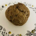 ファミマルsweetsチョコシューを食べてみました。 カロリー：223kcal 価格：138円（税込） 仕事帰りのコンビニでチョコシューを発見！疲れた時って甘い