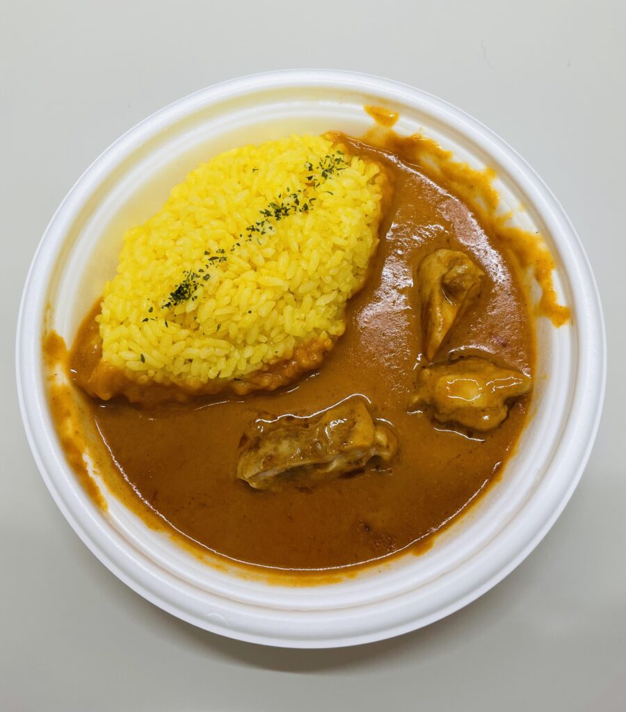 コンビニ ファミリーマート トマトとクリームのコクバターチキンカレー