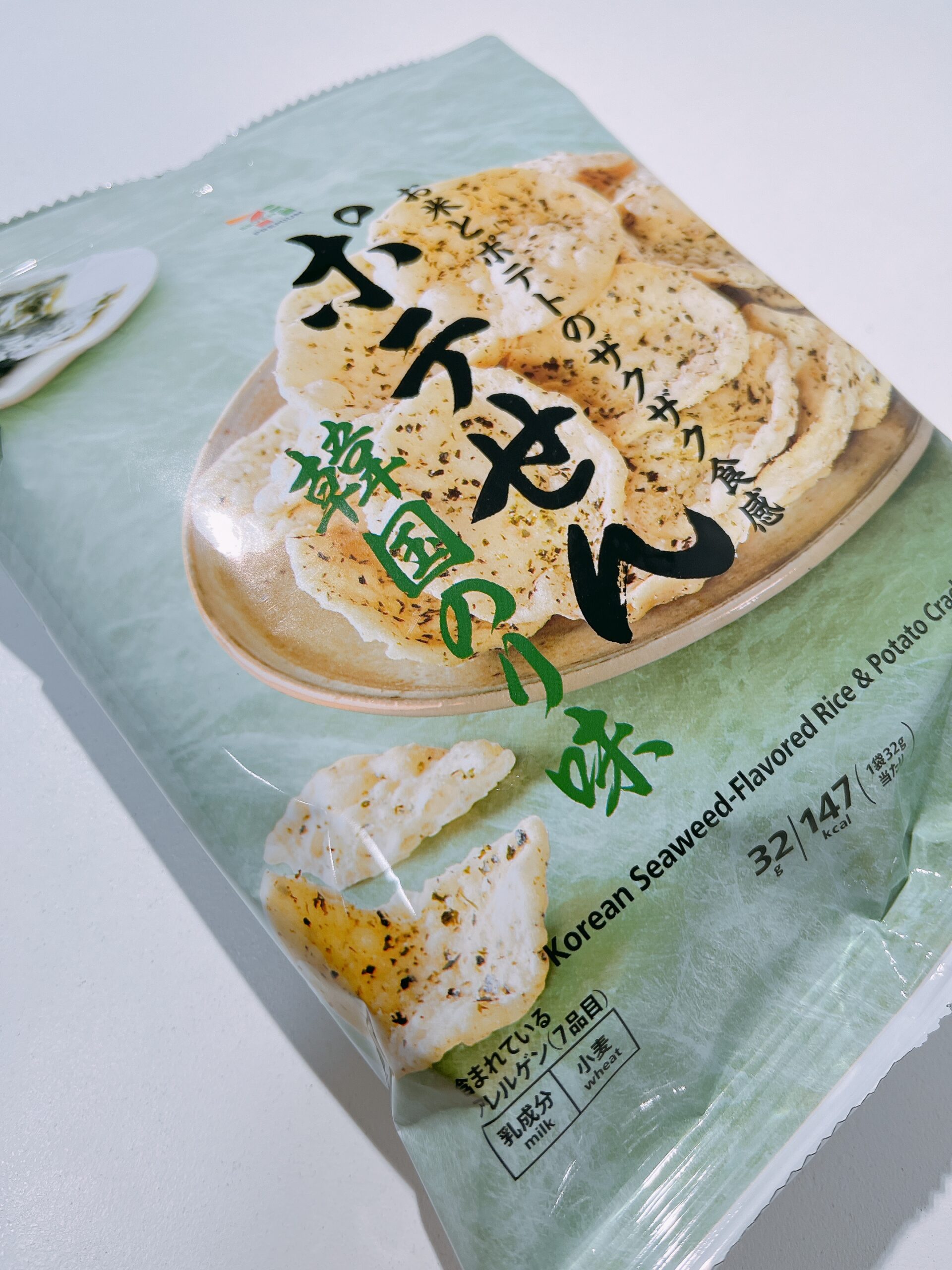 セブンイレブンの「ポテせん 韓国のり味」を食べたので、レビューします！安くてウマい、新感覚のスナック。これは、悪くないですぞ👍 まず「ポテせん」