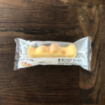 ローソンのUchi Cafe 生バウムクーヘンです♪ コンビニのバウムクーヘンは味や形を変えながら大体いつでも販売されていて、好きでときどき手に取る商品です。セ