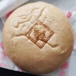 ルーロー？中身が気になる新感覚。セブンイレブン「台湾ルーローマン」をご紹介！！ちょっぴり茶色なふんわりな生地にマッチするがっつり具材がおいしいよ。タイトルに惹か