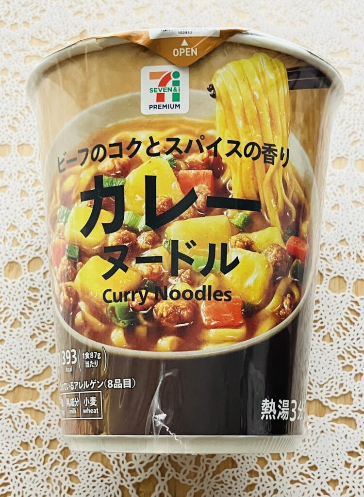 定期的に食べたくなるカップラーメン。出かけたついでにセブンイレブンで「カレーヌードル」を買ってみました♪ セブンでは、プライベートブランドのセブンプレミアム商品