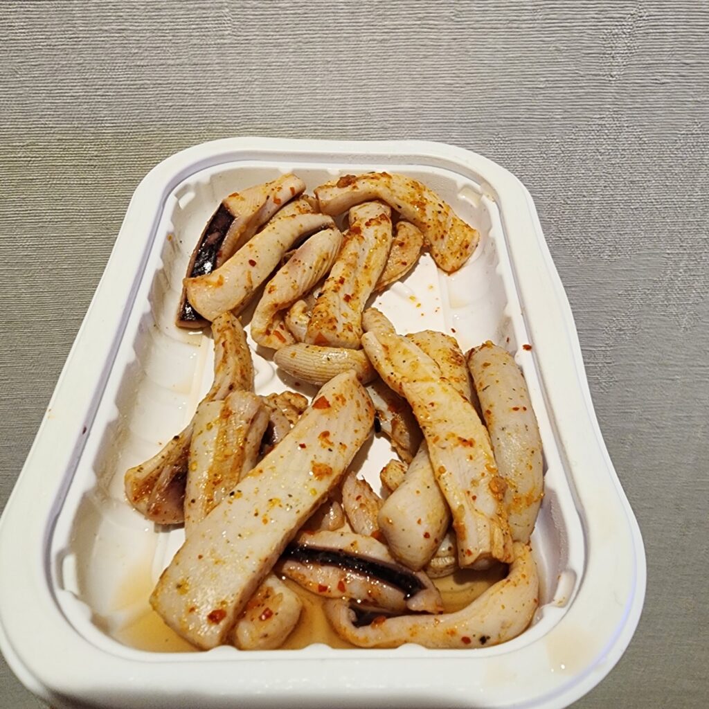 コンビニ ファミリーマート ピリっと辛く焼き上げた　いか七味焼き