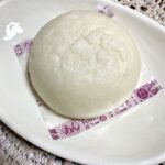 冬に恋しくなるこの味！セブンイレブンの「ふわふわ×とろっと濃厚ごまあんまん」を購入しました！ まだまだ寒いこの時期、コンビニに入るとレジ横のホットスナックに吸い