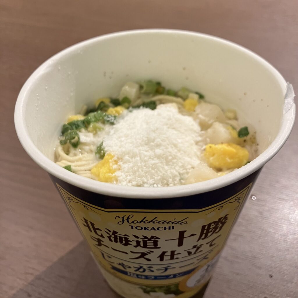 コンビニ その他 北海道十勝チーズ仕立てじゃがチーズ塩味ラーメン