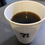 セブンイレブンのコーヒー美味しいですよね！レジでカップもらい、その場で挽きたてを楽しめるタイプのレビューです。 まず抽出の種類が選べて、薄め、普通、濃いめと味の