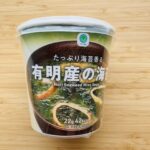 ファミリーマートのプライベート商品ファミマルの「たっぷり海苔香る有明産の海苔」を購入してみました。こちらは有明海産の海苔がたっぷりとカップに入っている即席のお味