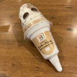 王道の美味しさ！セブンイレブン「ワッフルコーン クッキー＆クリーム」がとっても美味しかったです！ こちらはセブンプレミアムの人気アイスシリーズで、ココアクッキー