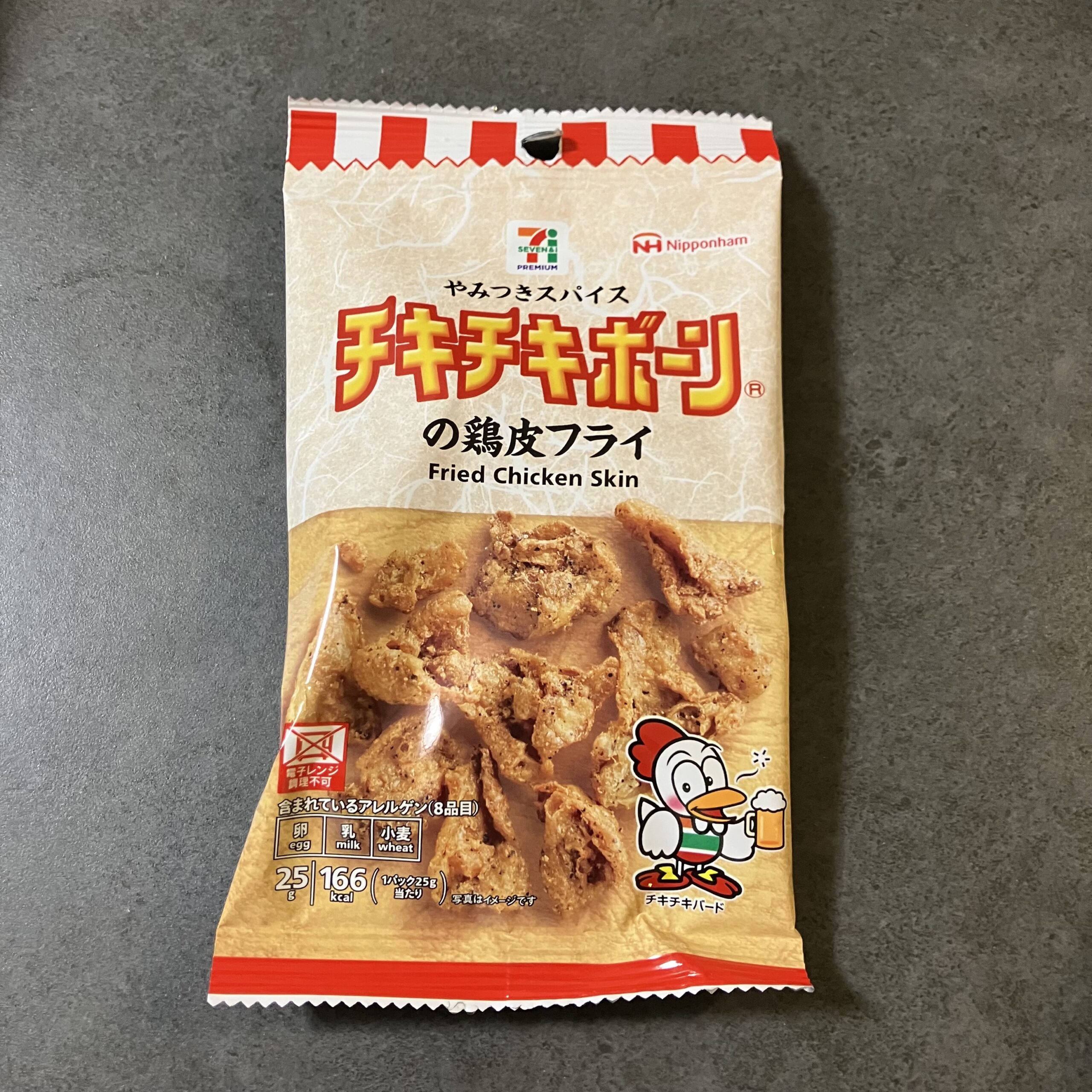 セブンイレブンで「チキチキボーンの鶏皮フライ」を買ってみました！あのチキチキボーンシリーズから、おつまみに特化した鶏皮スナックが登場ということで気になっていたん