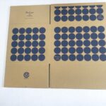 おしゃれで実用的な梱包用段ボールを100均で発見！フリマ・オークションの発送や収納に大活躍！ フリマアプリの発送などで使える段ボール箱が欲しいと思い、近所のダイ