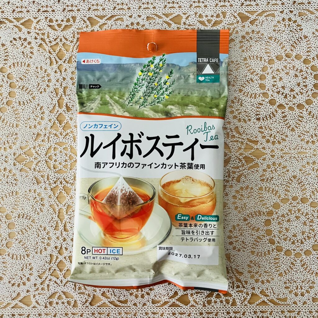ダイソーのお茶やコーヒーコーナーで見つけた「ルイボスティーバッグ８Ｐ」 ノンカフェインのルイボスティーは寝る前に飲んでも寝つきが悪くなるということもなく、お腹も