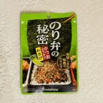 ダイソーのふりかけコーナーで見つけて、パッケージに秘密とあって気になって購入した三島食品の「のり弁の秘密かつおふりかけわさび２０ｇ」 のり弁の秘密ってネーミング