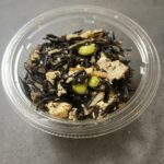 コンビニ セブンイレブン 7種具材のお豆腐とひじきの煮物