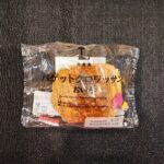 バゲットとクロワッサンのいいとこどり？ローソンの「バゲットクロワッサン　おいも」をご紹介。サクサクふんわり生地においもの餡がいい感じに美味しかったよ！ 久しぶり