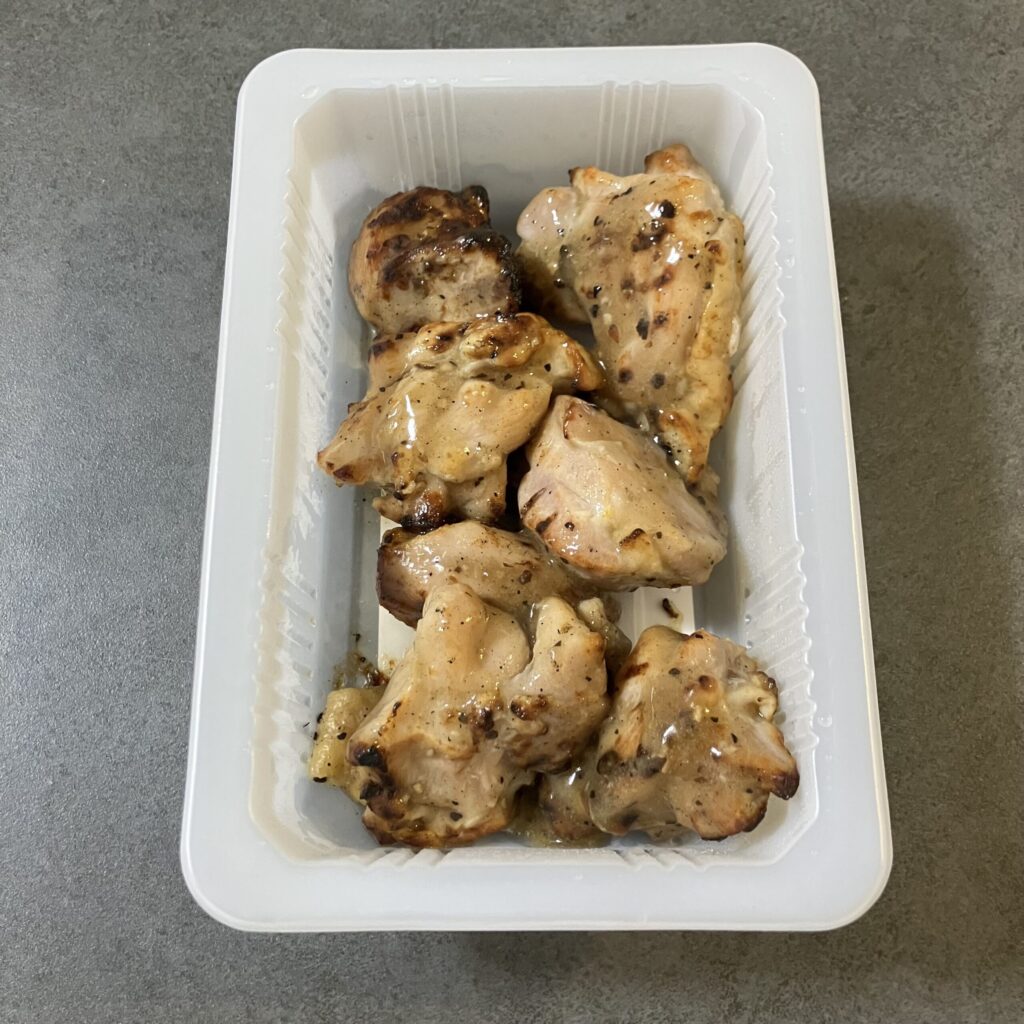 コンビニ セブンイレブン 炭火で焼いた焼鳥もも（塩）