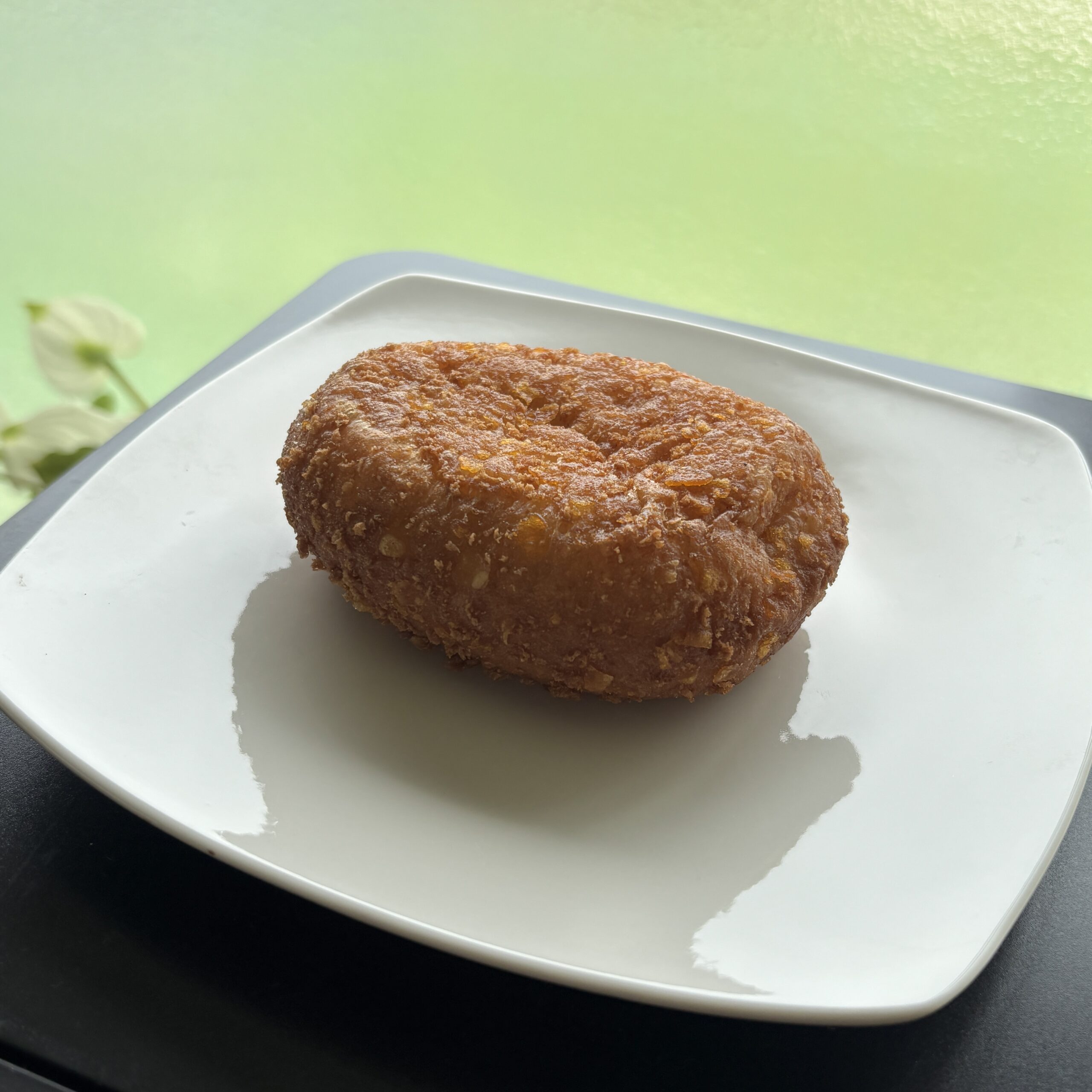 セブンイレブンのお店で揚げた【とろけるチーズカレーパン】食べました♪ セブンイレブン 190円（税込） こちらのカレーパンはハズレなし！今回はチーズ入りのご紹介