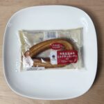 ファミマで【牛乳仕込みのミルクチュロッキー】を朝食がわりに。 ¥130とコスパもよくコーヒーと一緒に購入。 袋を開けるとほんのりとした優しい甘い香りが漂ってきま