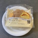 正解スイーツ！「バニラ香るカスタードシュー」をセブンイレブンで買いました！  価格は税込162円で、コンビニスイーツとしては手に取りやすい価格帯です！ パッケー
