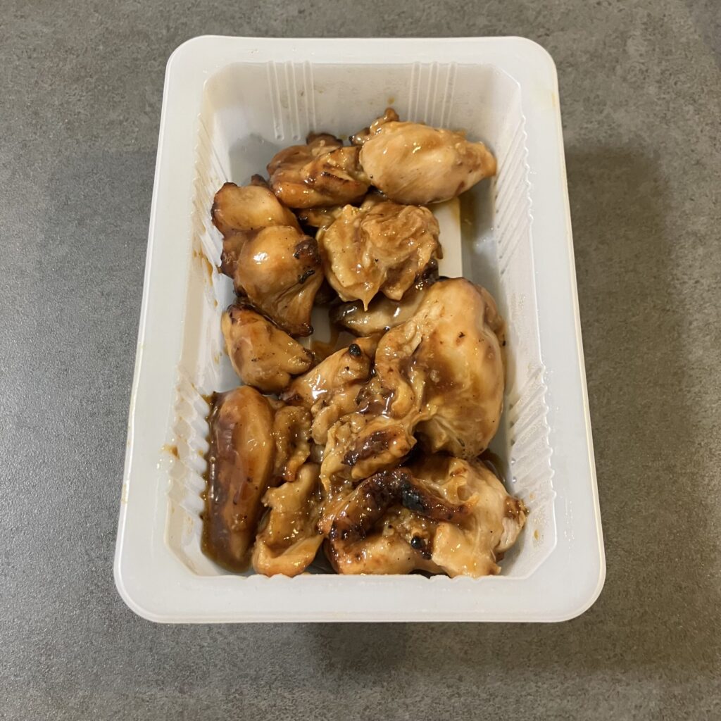 コンビニ セブンイレブン 炭火で焼いた焼鳥もも たれ