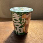 【マルちゃん 緑のきつねそば】を食べてみました♪ ガンダム 水星の魔女とコラボパッケージです。 セブンイレブン ¥248　税抜 内袋はなくお湯を注ぐだけです。 