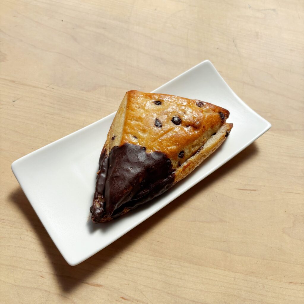 チョコクリームがサンドされてい