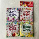 ダイソーで一度に4種類の味が楽しめる、サクマさんかくみるく４連４２ｇを見つけたので、思わず買っちゃいました。 サクマと言えばいちごみるくのサクサクと独特の歯応え