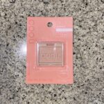 DAISOのコスメコーナーを10代の頃ぶりにみていたら、かなり進化している感じがしたのでこちらの【coou ハイライト 03 ピンクライト】を買ってみました。 