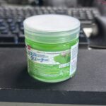 PCのキーボードの埃汚れが気になるので【ジェルクリーナー】試してみました♪ ダイソーに寄ってみると、何やらスライムみたいなものが目に止まりました。 少し前に何か