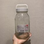 DAISOの保存瓶、【ハンドルキーパー900ml】を買ってみました。 保存瓶はいつもは450mlの物のみを買っていたのですが、最近保存食作りにハマっていて便が足
