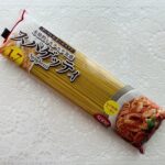 ダイソーで大容量でお得なデュラム小麦のセモリナ100%「スパゲティ1.7㎜500g」を見つけたので買ってみました。 複数のスパゲティが売っているんですけど、40