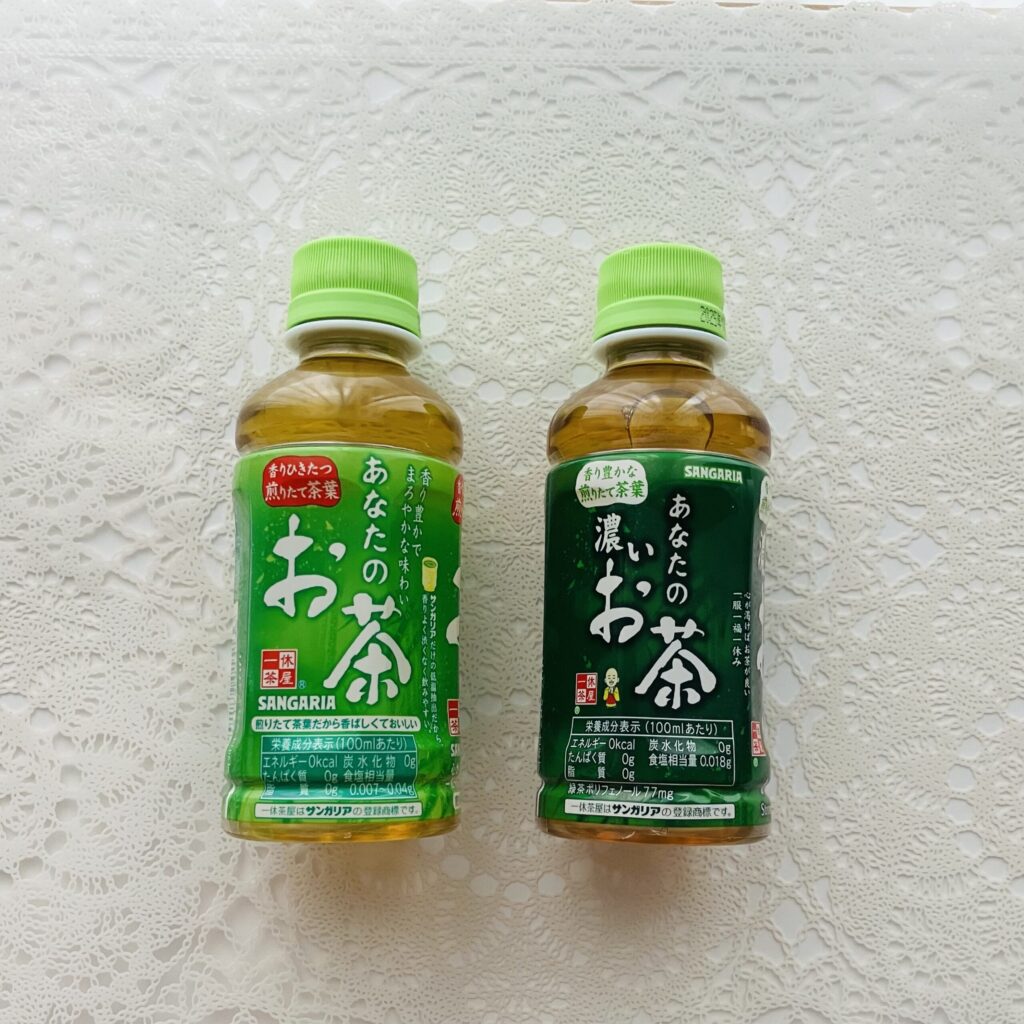 ダイソーでサイズが小さくてリピート購入しているよりどり2本100円お茶のペットボトル飲料。 ダイソーには、よりどり2個、3個、4個で100円の商品もあるんですけ