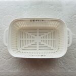 ダイソーに豆苗を育てる専用プランター「豆苗プランターホワイト」があるのはご存じでしょうか？私も園芸コーナーで見つけてびっくりしました。 水耕栽培しやすいように、