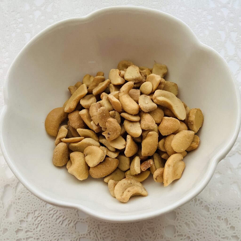 100均 ダイソー 割れカシューナッツ黒トリュフ味４０ｇ