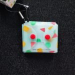 100均 セリア クレヨンしんちゃん　カラビナ付きポーチ