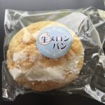 デイリーヤマザキで【生メロンパン】をお試し♪ 見た目はホイップが溢れている感じで美味しそう。 ・デイリーヤマザキ　268円（税込） 店内でメロンパンフェアみたい