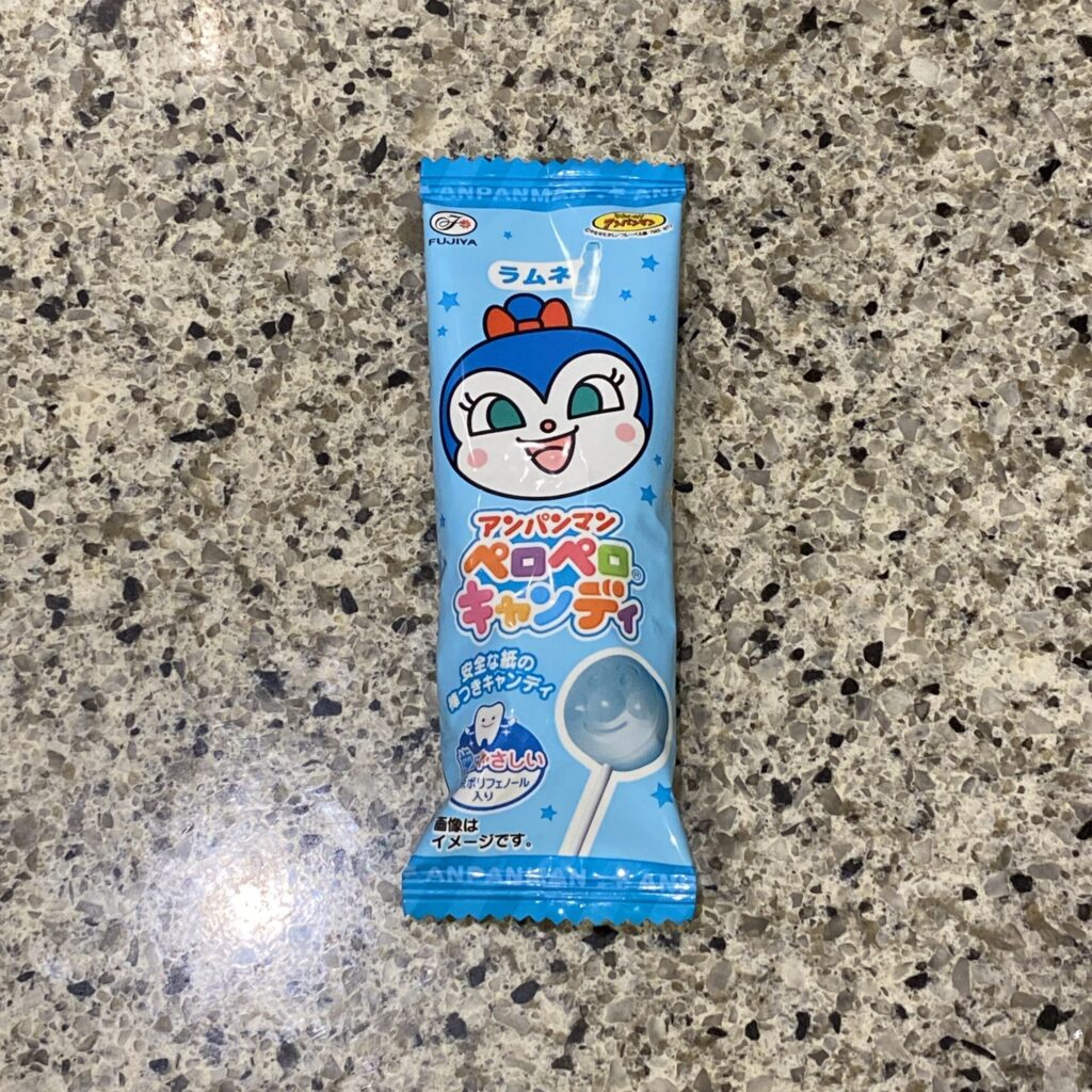 ファミリーマートのお菓子コーナ