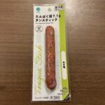 ファミリーマートで「たんぱく質7.1g タンスティック（ねぎ塩）」をランチ用に買ってみました！ パッケージを開けると、香ばしいねぎ塩のいい香りがふわっと広がって