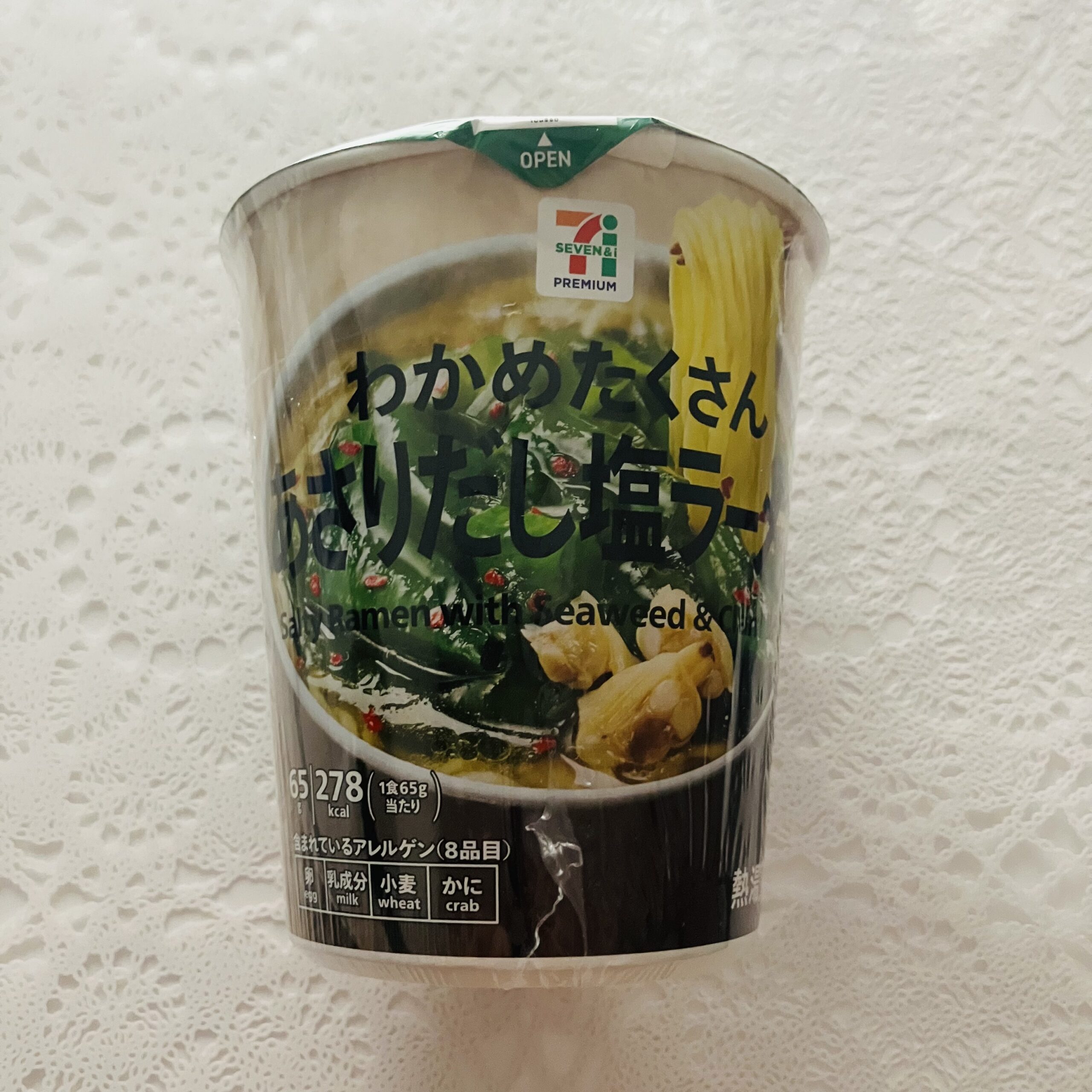 たまたま寄ったセブンイレブンでひと棚？占領する勢いで猛プッシュされていた、わかめたくさんあさりだし塩ラーメン 65g。ついつい買ってしまいました。 おすすめされ