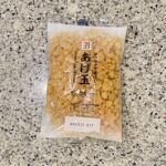 セブンイレブンでよく買うのが７プレミアムの【サクサクで香ばしいあげ玉】です。 なんの変哲もない普通の揚げ玉ではあるのですが、つい買い忘れてしまったり、家にある乾