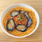 コンビニ セブンイレブン ナスと挽肉のピリ辛トマトソースパスタ