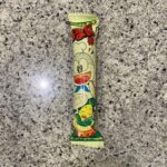 セブンイレブンで懐かしの駄菓子、【うまい棒コーンポタージュ味】を買ってみました。 子供の頃はよく食べていたのですが、中学生くらいからは食べなくなり…もしかしたら