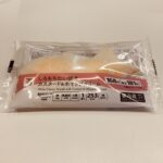 セブンイレブンで販売されている「しろもちたい焼き カスタード＆ホイップクリーム」は、真っ白でもちもちとした見た目がとても可愛かったので買ってみました！ たい焼き