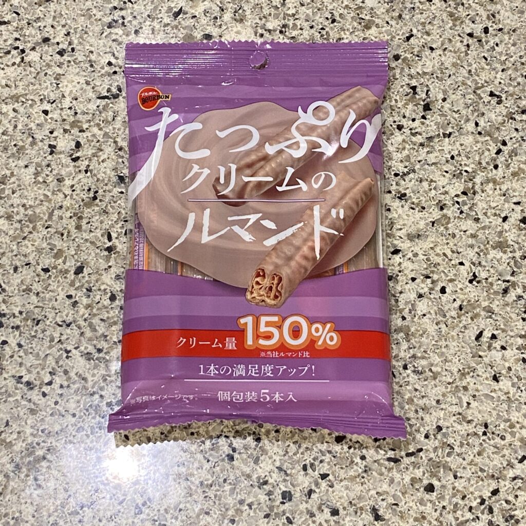 ファミリーマートのお菓子コーナ